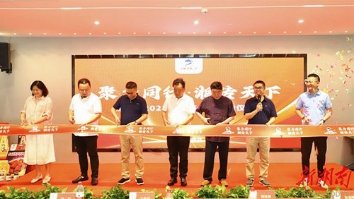 泰斗助陣，辣妹子夯實湘味復(fù)合調(diào)味醬賽道護(hù)城河